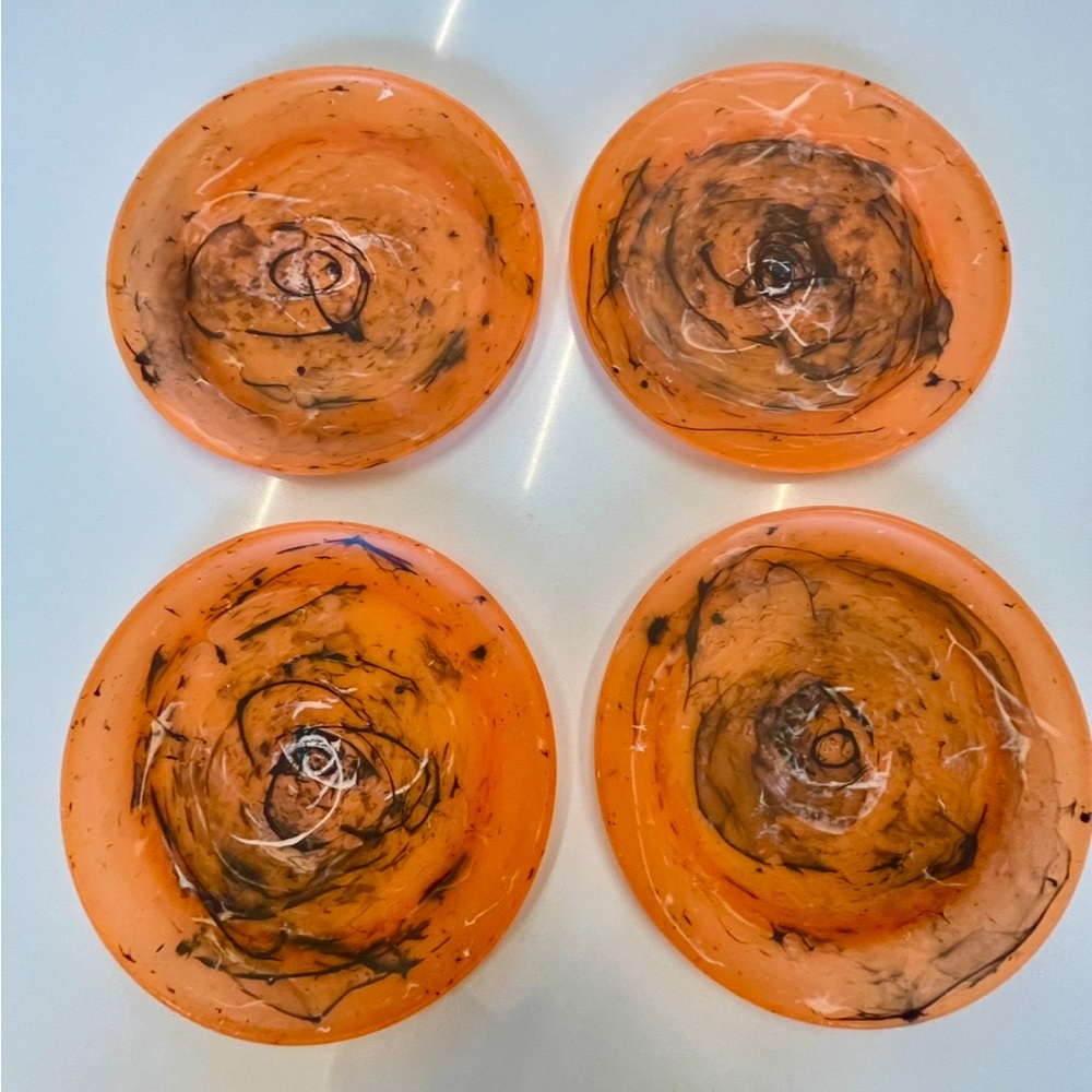 Setof 4 Orange black white swirl TieDye Round Plastic Halloween dinner plates.
